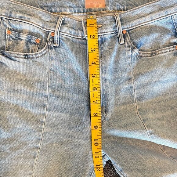 MOTHER The Insider Crop Pointy Fray Let’s Get it Together Jeans size 30 - Picture 9 of 13